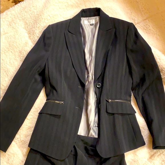 Tahari black pant suit - Picture 2 of 6